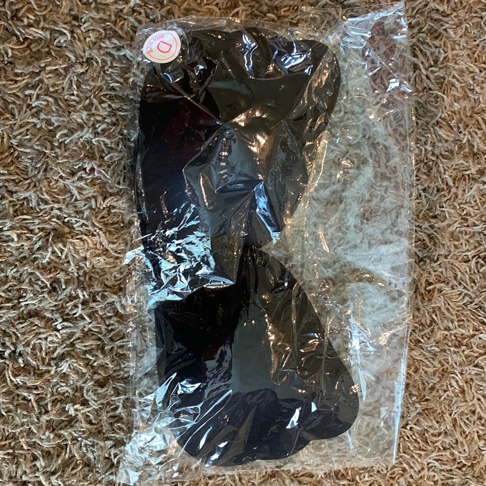 Lace up adhesive bra. Never worn it’s brand new.